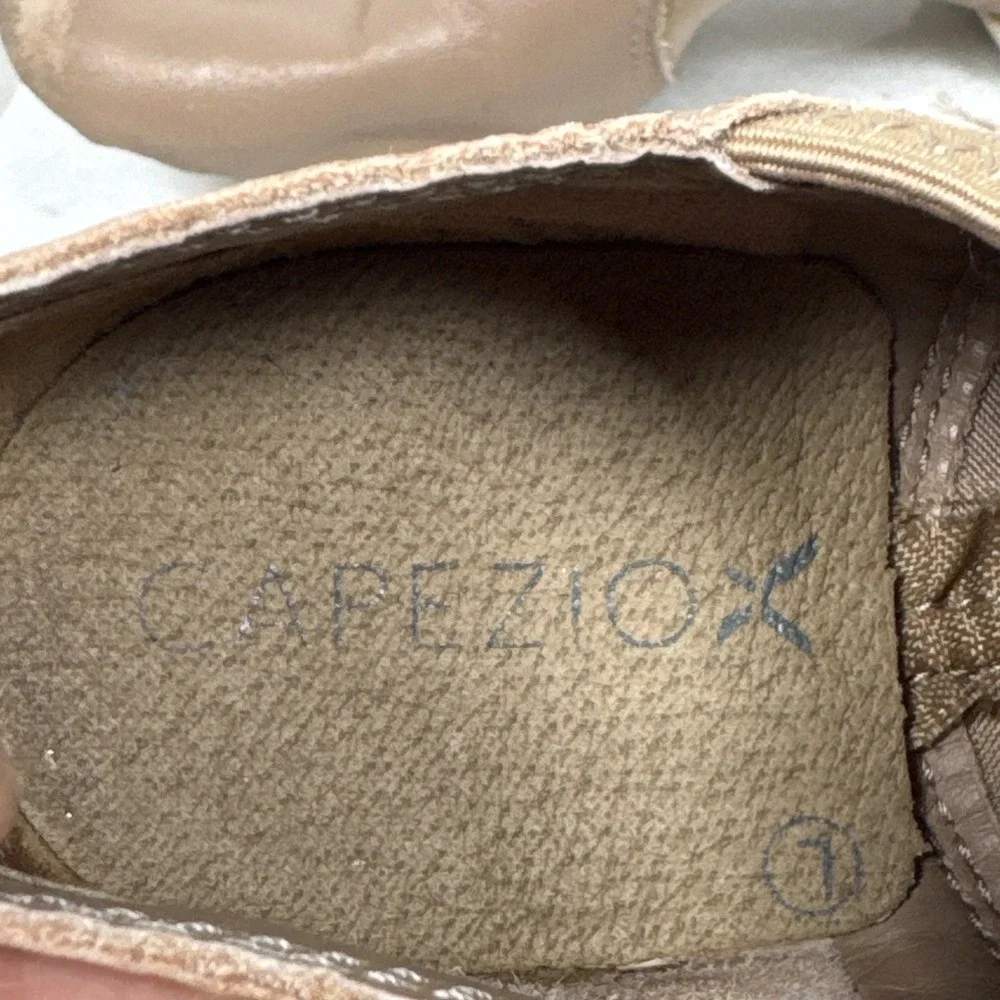Capezio Children's E-Series Slip-On Jazz Shoes Caramel Size 65 6.1/2 Youth Dance
